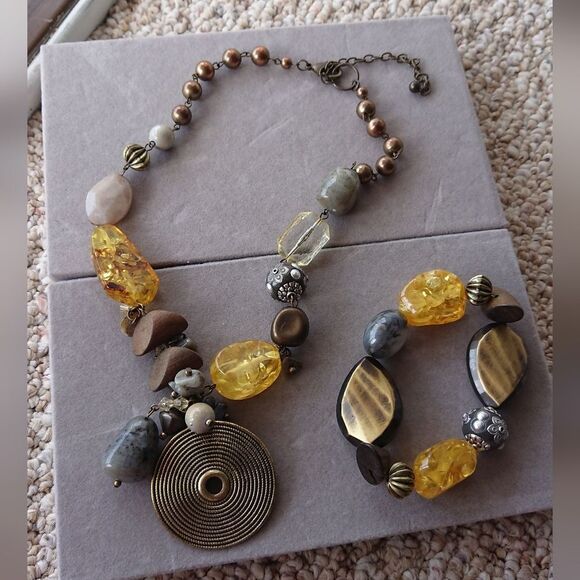 Yellow toned Multi-Stone Necklace and bracelets - Picture 1 of 11